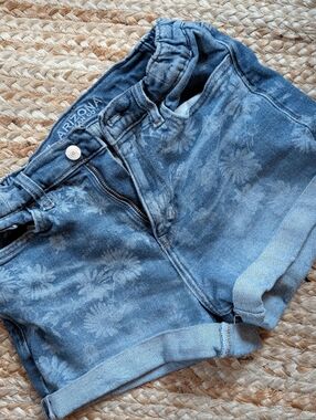 Arizona Jean Company Blue Denim Floral Print Jean Shorts